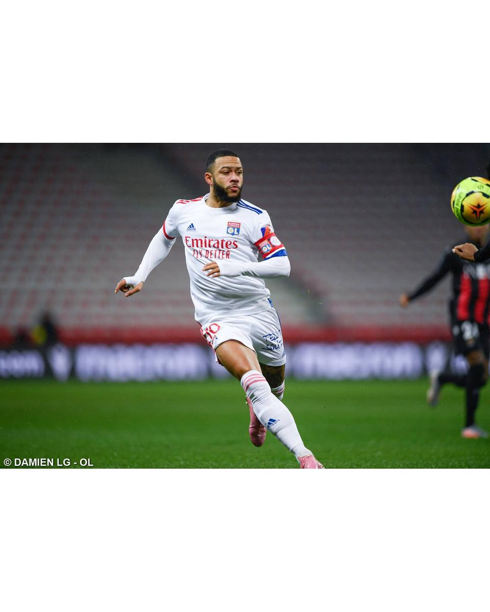 PSG entra na disputa por Memphis Depay, do Lyon