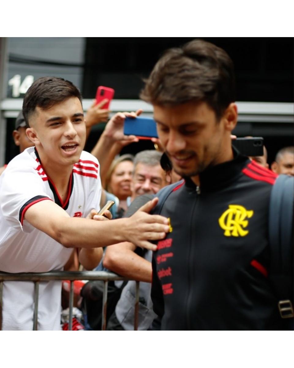 Rodrigo Caio celebra volta aos jogos do Flamengo: 'O melhor está por vir'