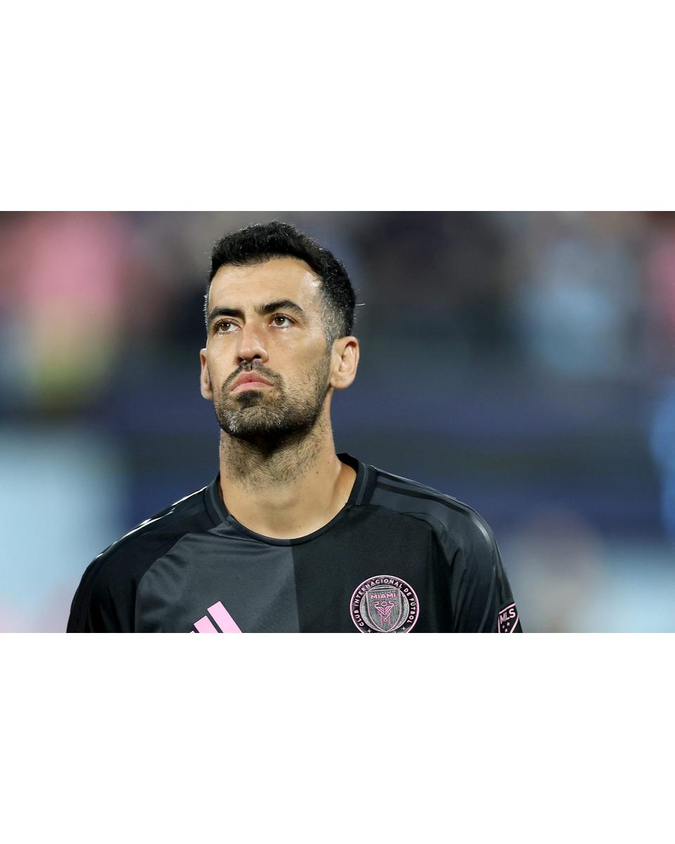 sergio-busquets-scaled-aspect-