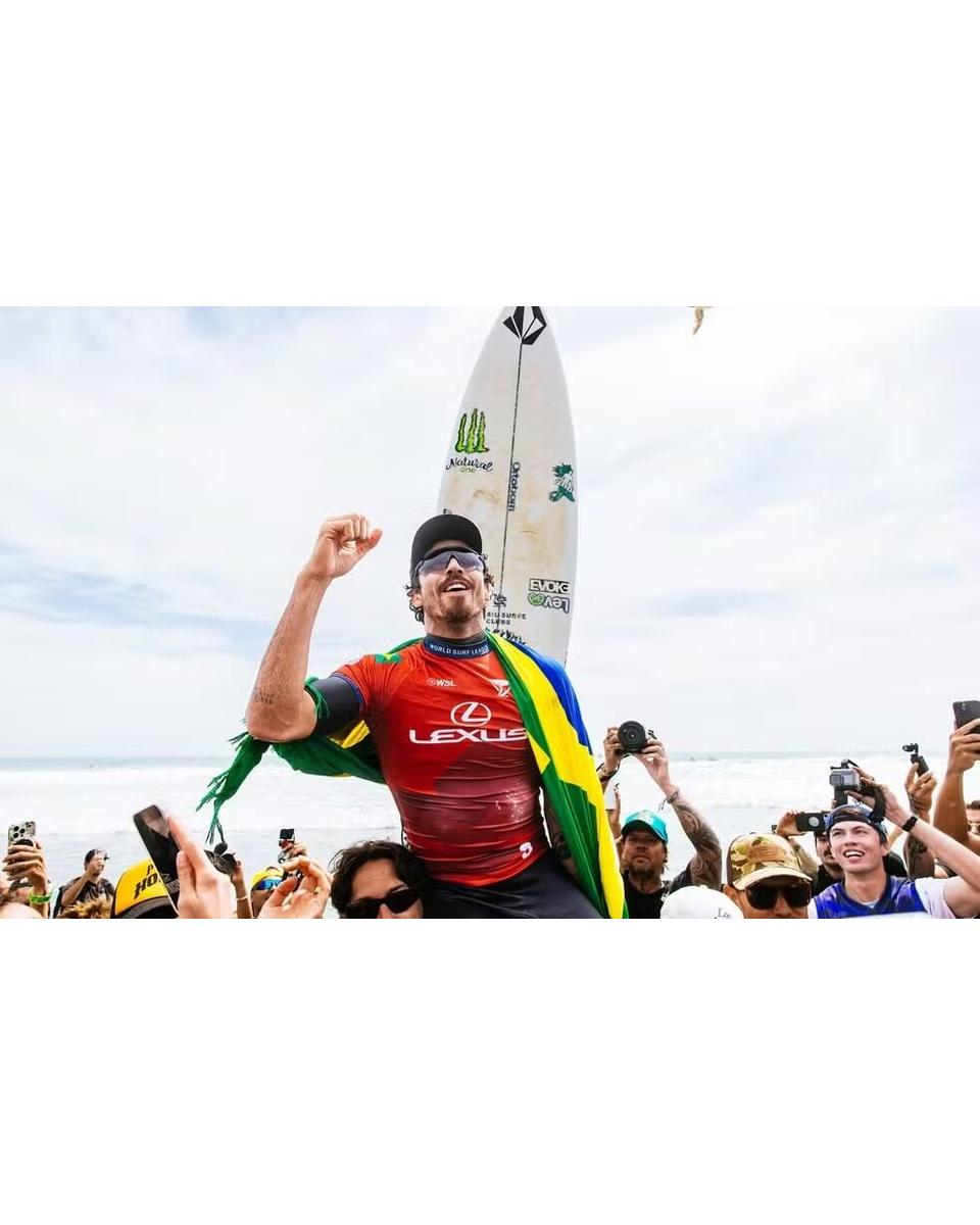 Yago Dora mostra nível de campeão e avança em Bells Beach