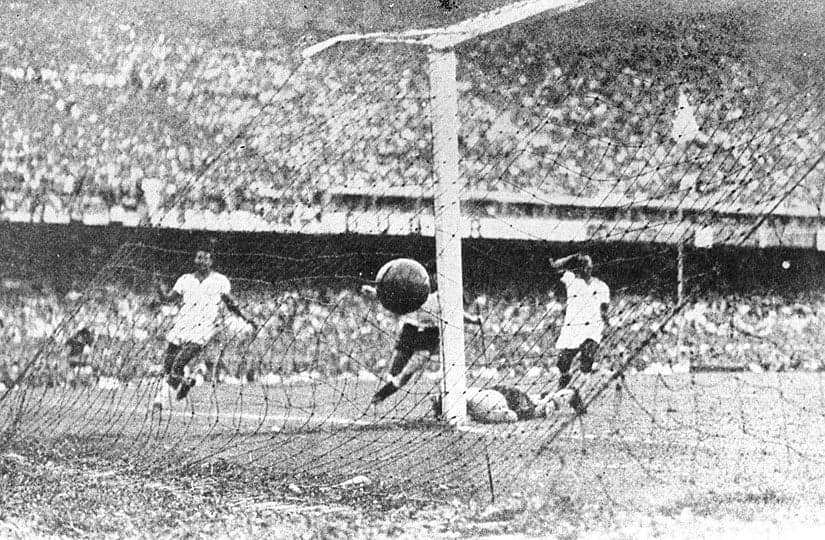 Brasil 1 x 2 Uruguai - Final da Copa de 1950 (Foto: Arquivo LANCE!)