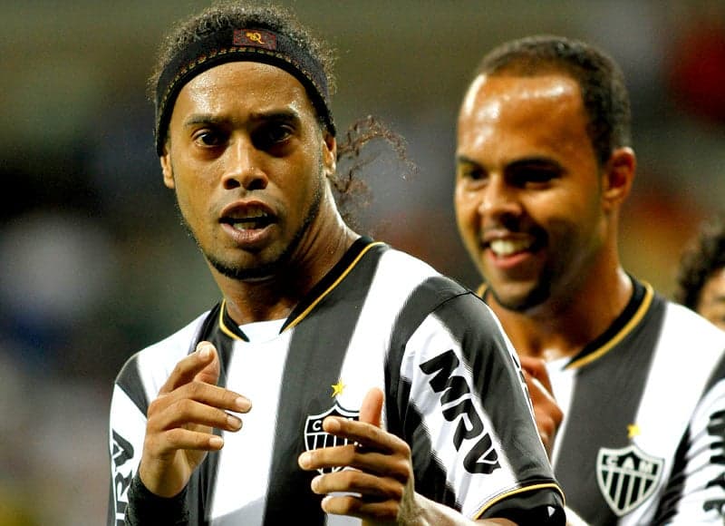 Gol do Ronaldinho - Cruzeiro x Atlético-MG (Foto: Ramon Bitencourt/LANCE!Press)