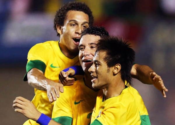 Wellington Nem, Thiago Neves e Neymar - Superclássico das Américas (Foto: Mowa Press)