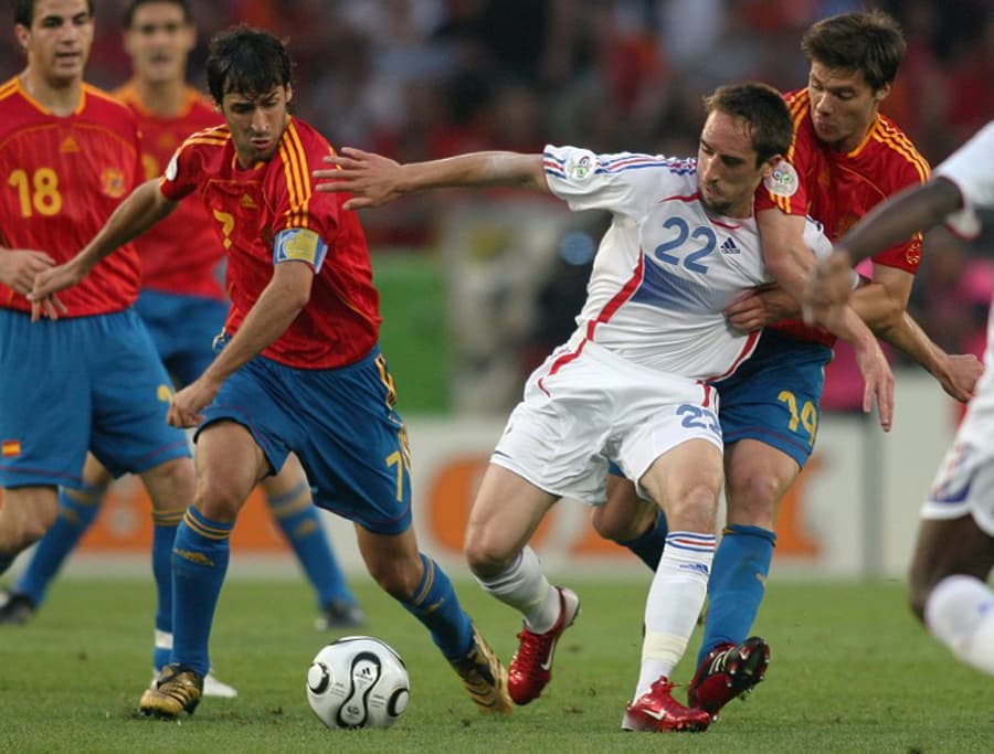 Na Copa do Mundo de 2006, a Espanha de Raúl caiu para a França nas oitavas de final do torneio (AFP PHOTO / PATRIK STOLLARZ)