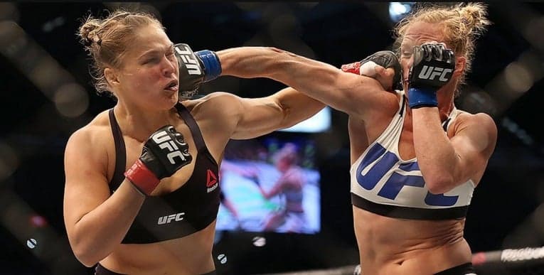 Holly Holm chocou o mundo ao nocautear Ronda Rousey (FOTO: Reprodução)