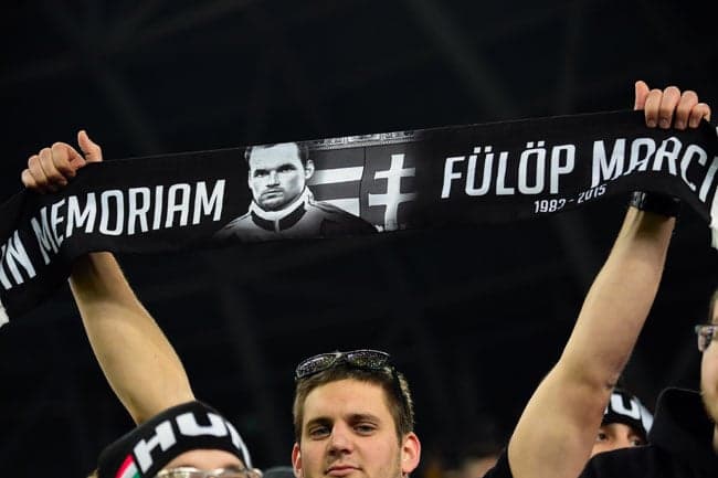 Homenagem ao ex-goleiro Fulop (Foto: Attila Kisbedenek / AFP)