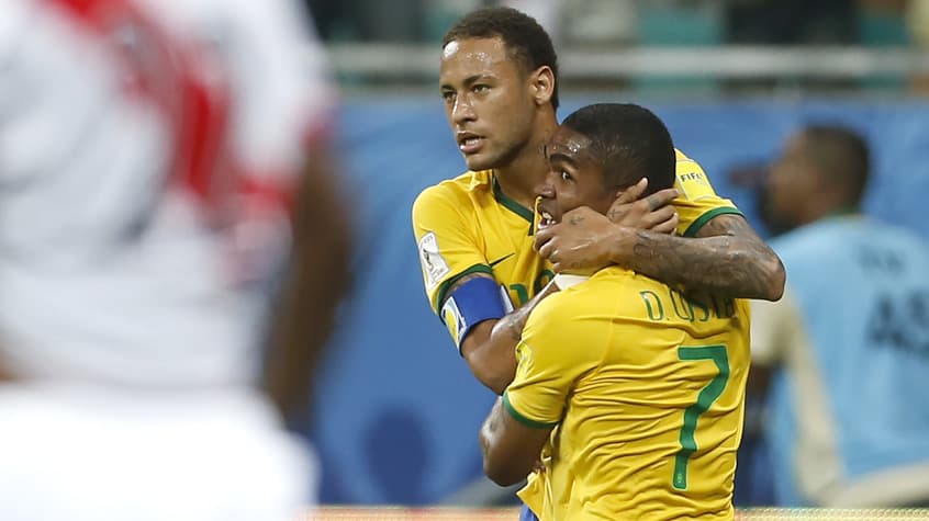HOME - Brasil x Peru - Eliminatórias para Copa-2018 - Neymar e Douglas Costa (Foto: André Mourão/MoWA Press)