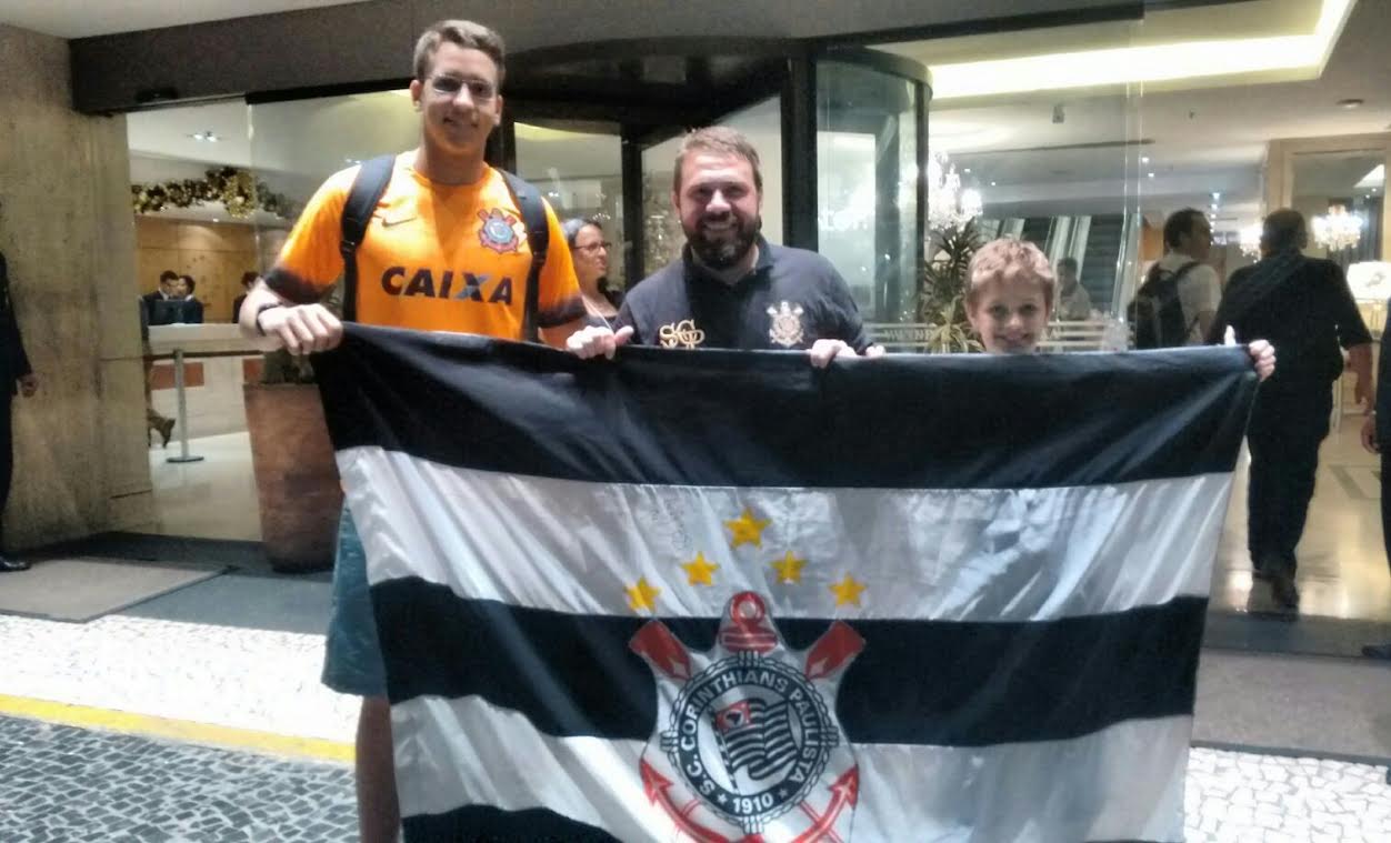 Torcida do Corinthians recebeu atletas no Rio