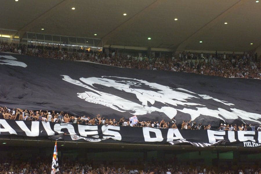 Torcida do Corinthians contra o Vasco no mundial de 2000