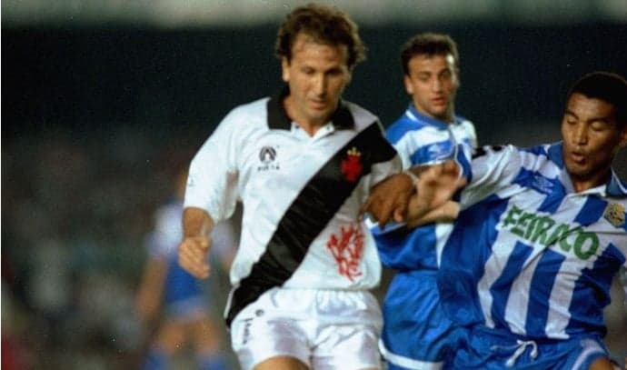 Zico vestiu a camisa do Vasco por um jogo. Foi em 1993, em derrota por 2 a 0 contra o La Coruña (ESP)