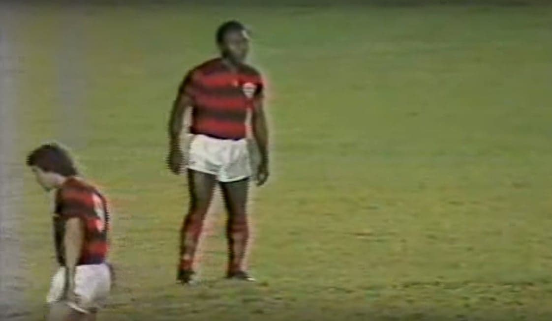 Pelé vestiu a camisa do Flamengo por um jogo. Foi em 1979, em vitória por 5 a 1 contra o Atlético-MG