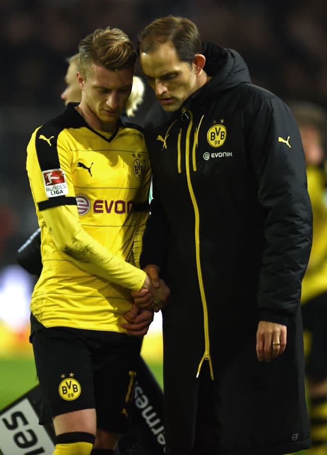 Reus deixou o jogo contra o Frankfurt machucado (Foto: Patrik Stollarz / AFP)