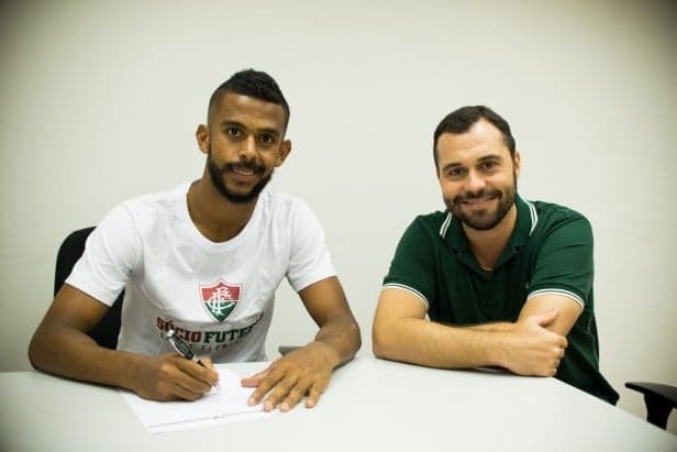 Renato Chaves assinou com o Flu nesta quarta-feira (Foto: Divulgação)