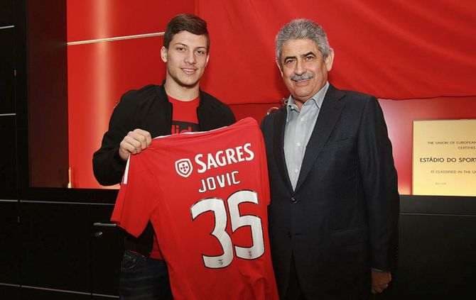 Luka Jovic - Benfica - Sérvia - 18 anos