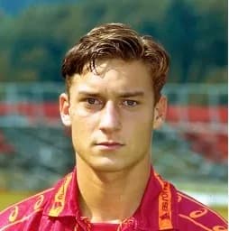 Totti - 1994/95 (Foto: Divulgação / Roma)