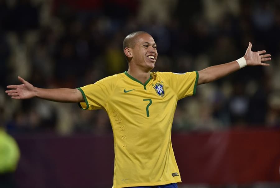 Marcos Guilherme, meia do Atlético-PR, é uma das opções para a Seleção Brasileira