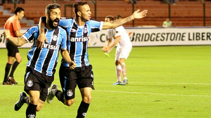 HOME - LDU x Grêmio - Copa Libertadores - Douglas (Foto: Javier Cazar/AFP)