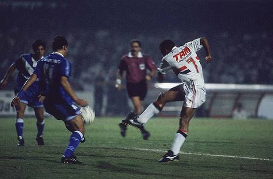 1994: São Paulo vice (contra o Vélez)
