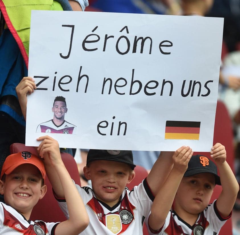 Torcida da Alemanha leva cartazes para apoiar Boateng