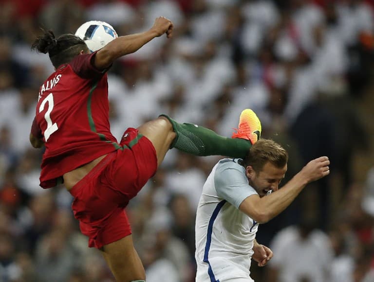 Bruno Alves e Kane - Inglaterra x Portugal