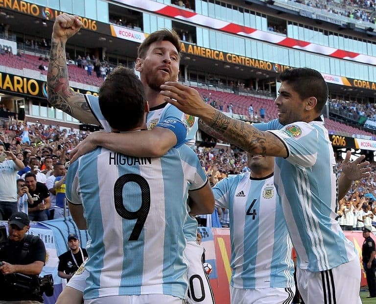Higuaín e Messi - Argentina x Venezuela