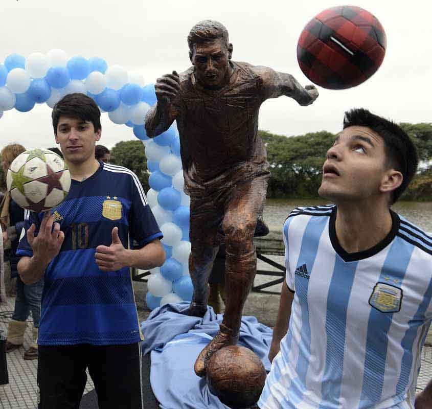 Inauguração estatua do Messi