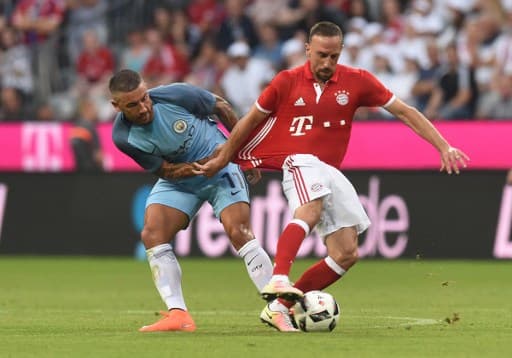 Ribéry e Kolarov - Bayern de Munique x Manchester City