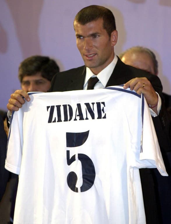 Zidane foi contratado pelo Real em 2001 por 73,5 milhões de euros