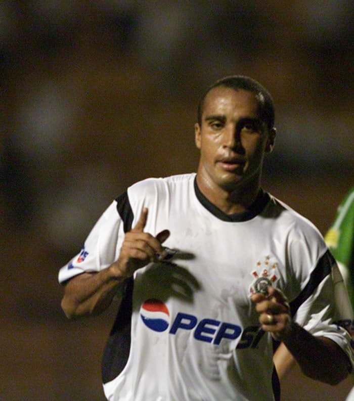 2002 - Deivid foi o artilheiro e destaque do campeão Corinthians