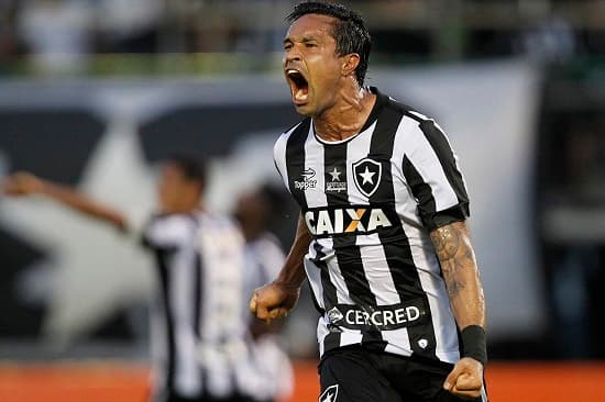 Dudu Cearense comemora o gol da vitória