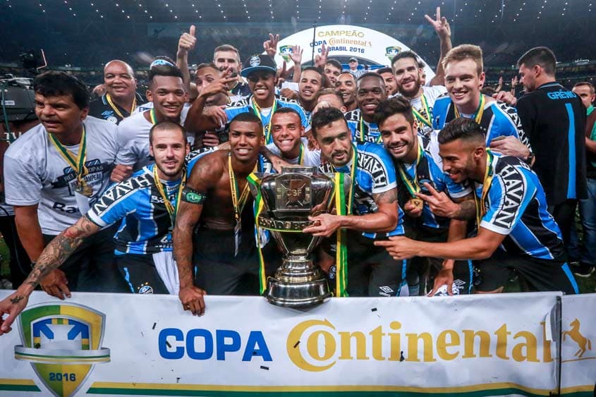 A fila em competições nacionais: Grêmio - fora da fila - atual campeão da Copa do Brasil