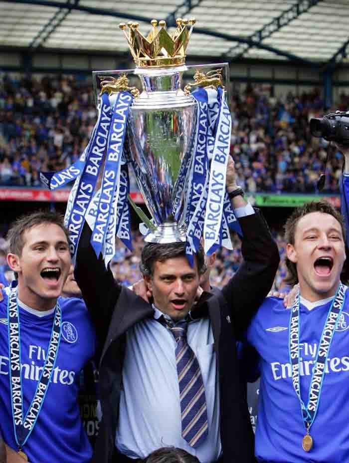 Nas temporadas de 2004/2005 e 2005/2006 conquista os mseus primeiros títulso de expressão pelo Chelsea: Bi na Premier League