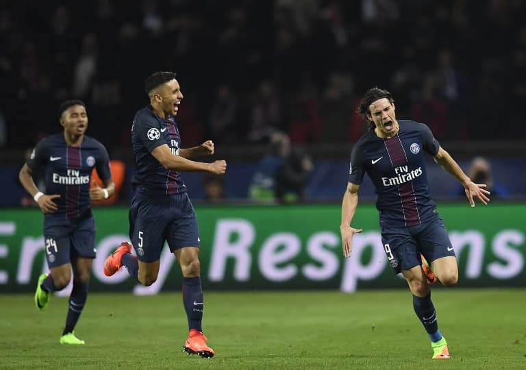 Cavani vibra com o quarto gol do PSG diante do Barcelona