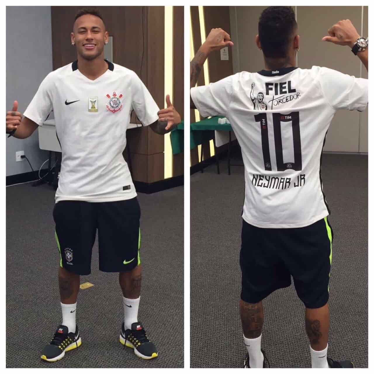Neymar com a camisa do Corinthians em 2016