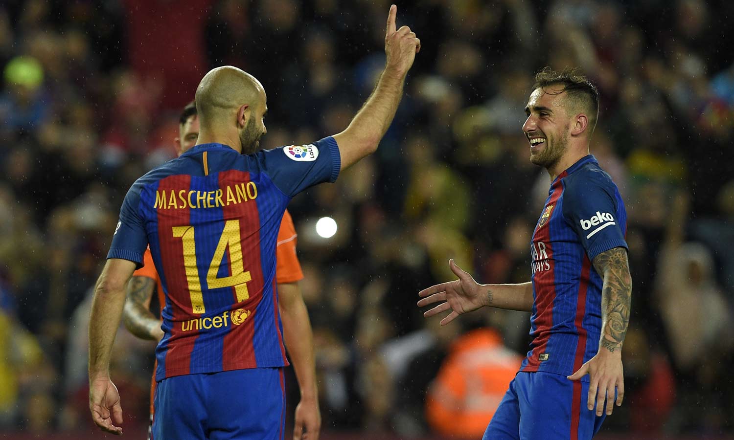 Primeiro gol de Mascherano pelo Barça - Barcelona x Osasuna