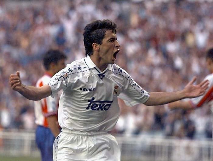 3º) O espanhol Raúl González, outro ídolo do Real Madrid, tem 71 gols. Somente 5 pelo Schalke 04