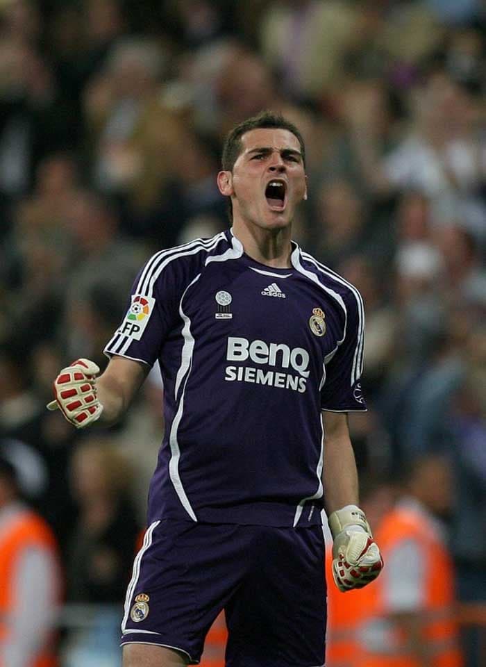 175 vezes. Ninguém jogou mais na Champions do que Iker Casillas, o goleiro que está no Porto, mas fez carreira no Real Madrid, onde foi campeão em 2000, 2002 e 2014