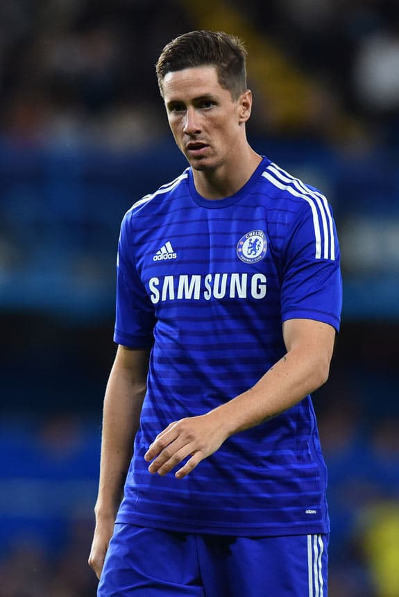 Por 58 milhões de euros (cerca de R$ 215,1 milhões) o atacante espanhol Fernando Torres trocou o Liverpool pelo rival Chelsea no último dia da janela de transferências de 2011