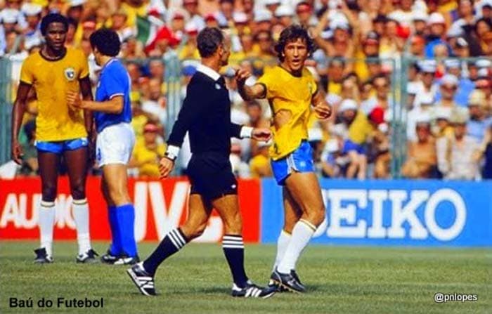 Brasil 2x3 Itália - 5/7/1982 - Zico camisa rasgada