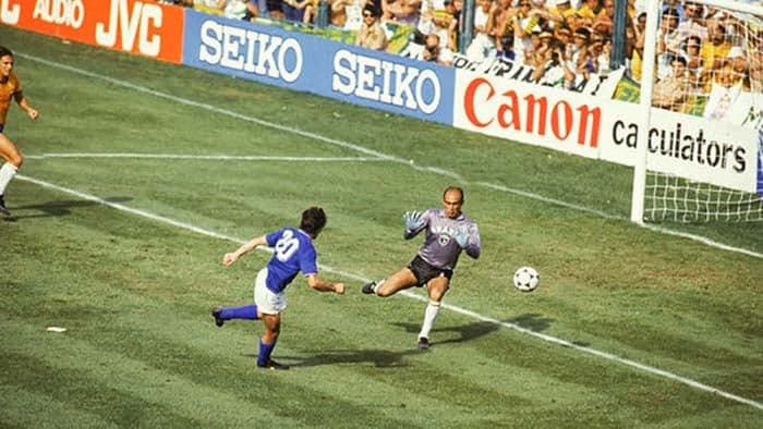 Brasil 2x3 Itália - 5/7/1982 - Rossi faz gol