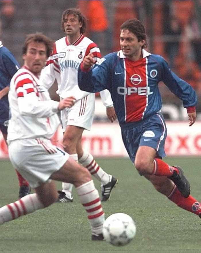 O ex-lateral Leonardo defendeu o PSG na década de 90. Seu profissionalismo foi tão reconhecido que virou diretor técnico do clube quando parou de jogar