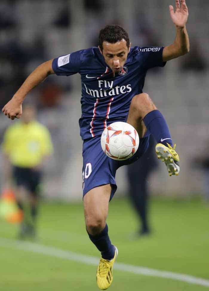 Quem também foi campeão francês pelo PSG foi o meia Nenê, que jogou pelo clube entre 2010 e 2013