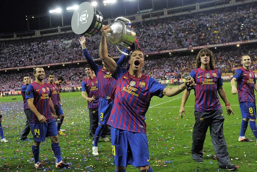 O lateral Adriano jogou no Barcelona entre 2010 e 2016