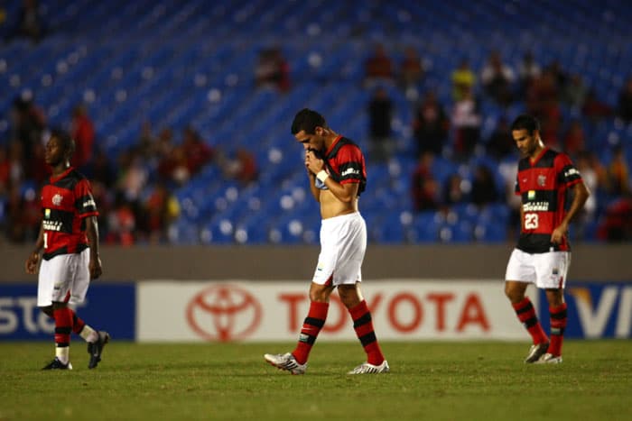 Flamengo 2008 - eliminado em casa nas oitavas para o América (MEX) após vencer 4 a 2 fora. Perdeu por 3 a 0