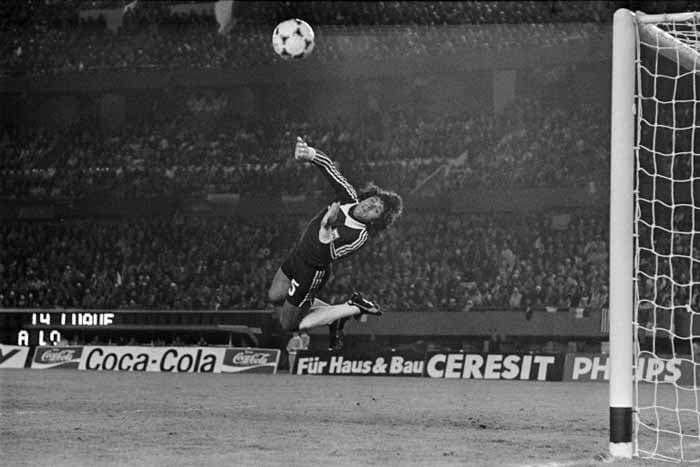Ubaldo Fillol, goleiro campeão mundial pela Argentina em 1978, defendeu o Flamengo na década de 80. Teve bom desempenho, mas não conquistou títulos relevantes