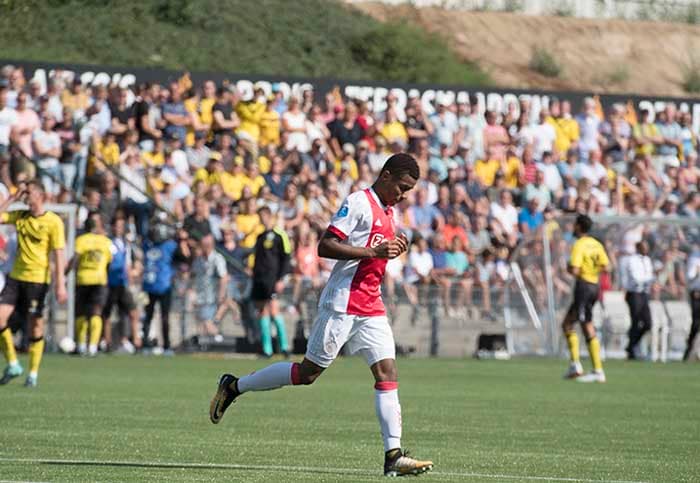 David Neres, que fez gol no jogo entre Ajax x VVV Venlo