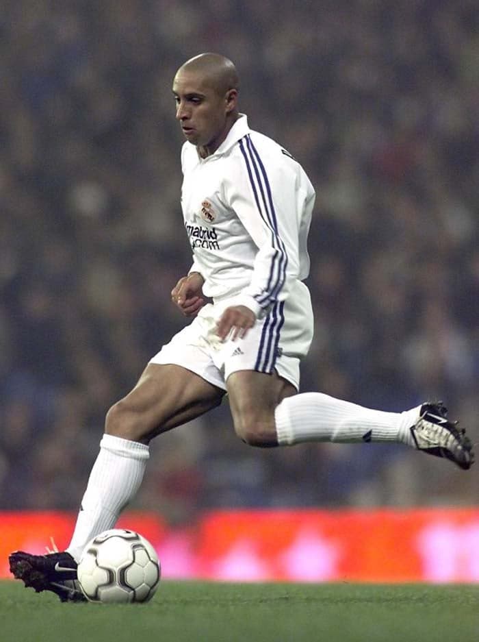 O lateral-esquerdo Roberto Carlos fez história no Real Madrid. Foram 120 jogos na Champions e 15 gols anotados