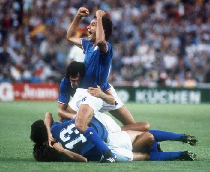 O carrasco do futebol brasileiro. Assim ficou conhecido Paolo Rossi, que marcou os três gols no triunfo de 3 a 2 da Itália sobre a Seleção Brasileira, que então encantava o mundo na Copa de 1982