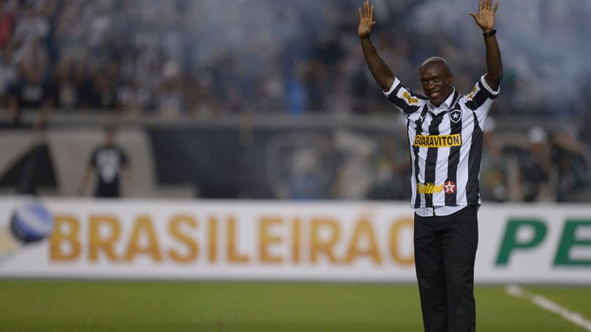 Em 2012 o Botafogo surpreende o mundo com a contratação de Clarence Seedorf, um dos principais craques europeus. A torcida lota o aeroporto para receber o craque, que se aposentadoria em janeiro de 2014 pelo Alvinegro