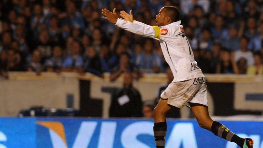 Robinho - 12/05/2010 – Grêmio 4 x 3 Santos – Copa do Brasil - (1)